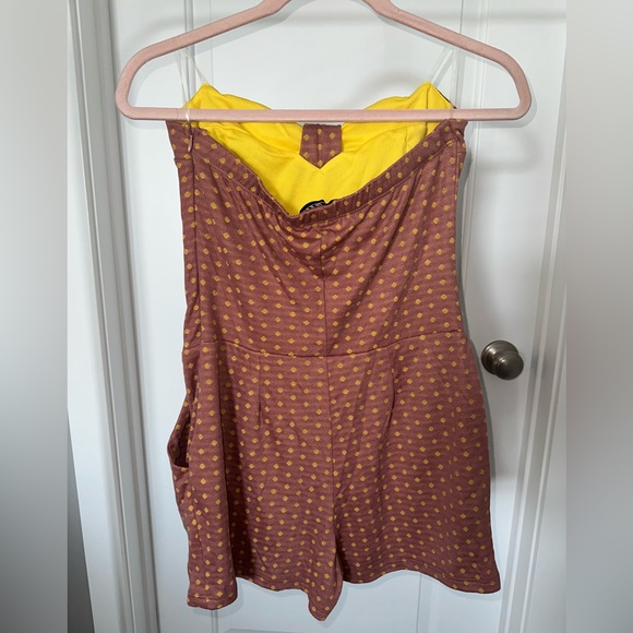 Mystic polkadot romper with zipper closure. - Picture 2 of 2
